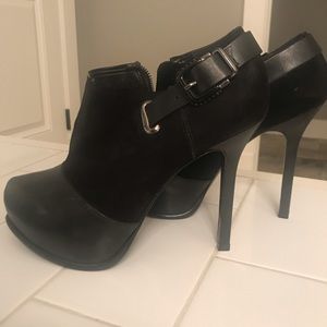 Sexy black suede/leather bootie